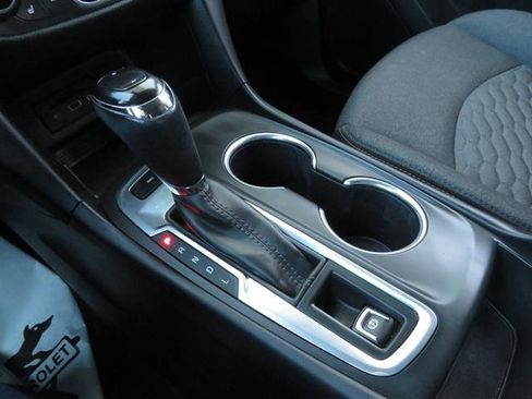 Used 2019 Chevrolet Equinox LT w/ Sun & Navigation Package image 23