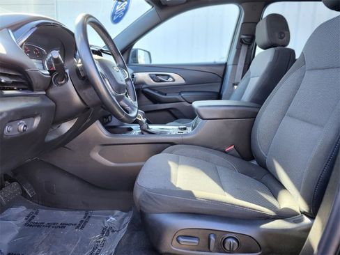 Used 2023 Chevrolet Traverse LT image 18