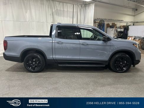 Used 2025 Honda Ridgeline Black Edition image 9