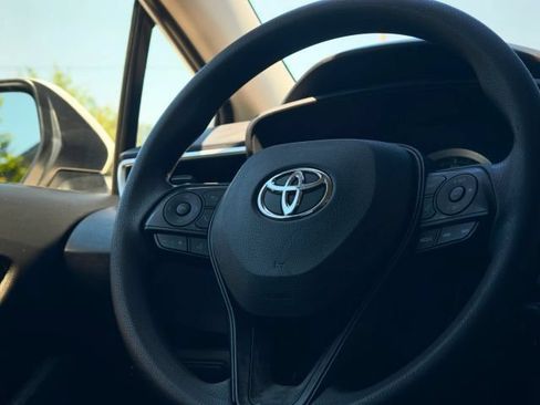 Used 2020 Toyota Corolla LE FWD image 18