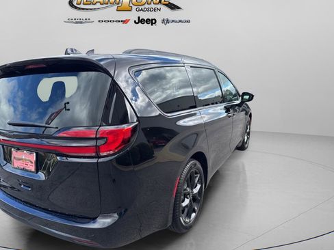 New 2026 Chrysler Pacifica Select w/ S Appearance Package image 8