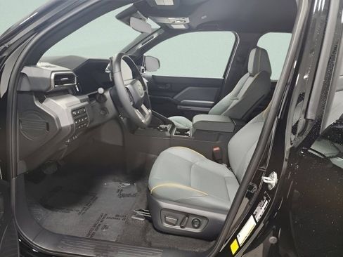 Used 2025 Toyota 4Runner Trailhunter image 23