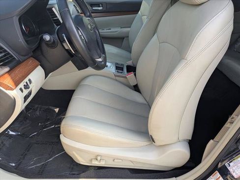 Used 2014 Subaru Outback 2.5i Limited w/ Moonroof Package AWD/4WD image 16