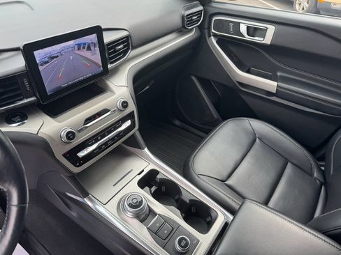 Used 2022 Ford Explorer XLT w/ Equipment Group 202A image 29