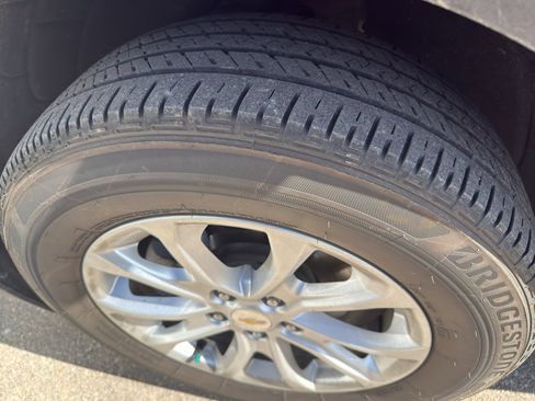 Used 2019 Chevrolet Equinox LT image 3