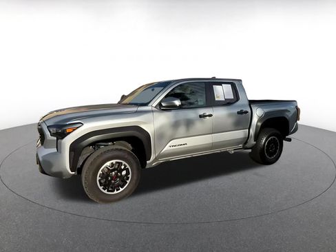 Used 2025 Toyota Tacoma SR AWD/4WD image 8