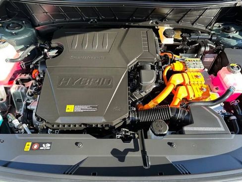 Used 2024 Kia Niro EX Touring image 9