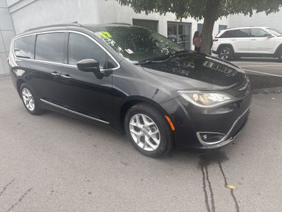 Used 2017 Chrysler Pacifica Touring-L w/ Tire & Wheel Group