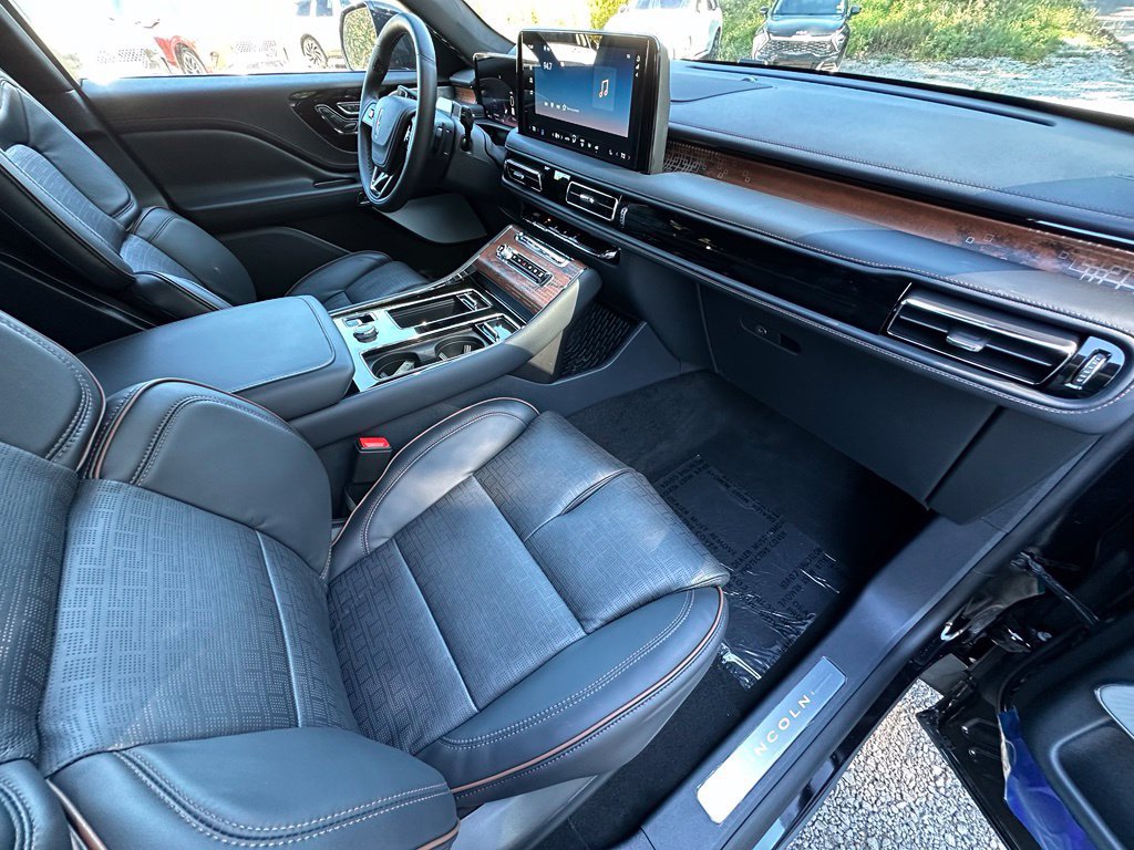 New 2026 Lincoln Aviator Black Label w/ Jet Appearance Package AWD/4WD image 23