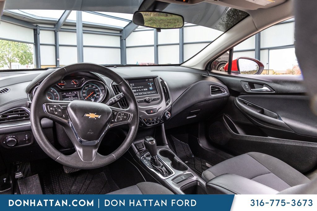 Used 2018 Chevrolet Cruze LT w/ Convenience Package FWD image 17