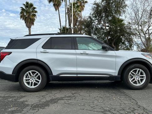 Used 2025 Ford Explorer Active w/ Active Comfort Package image 3