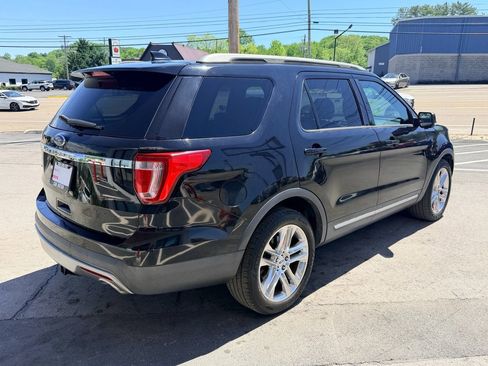Used 2017 Ford Explorer XLT w/ Equipment Group 202A FWD image 6