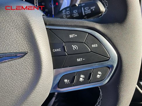 New 2026 Chrysler Pacifica Select image 8