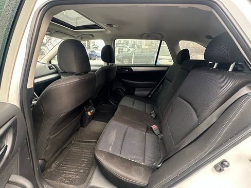 Used 2018 Subaru Outback 2.5i Premium image 11