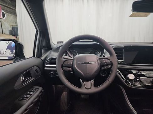 New 2026 Chrysler Pacifica Limited w/ S Appearance Package image 13