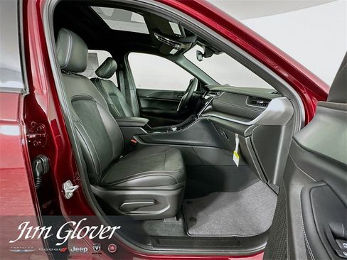 Used 2025 Jeep Grand Cherokee L Altitude image 20