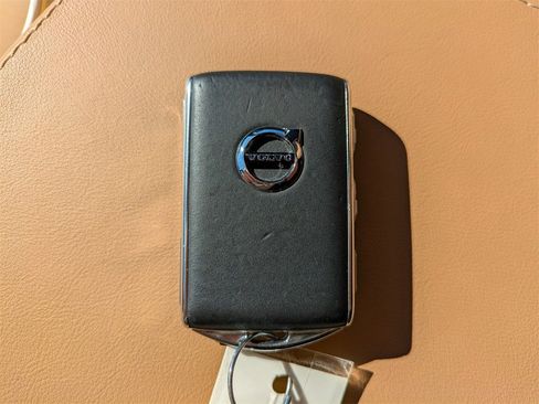 Certified 2024 Volvo XC90 B6 Ultimate w/ Lounge Package image 30