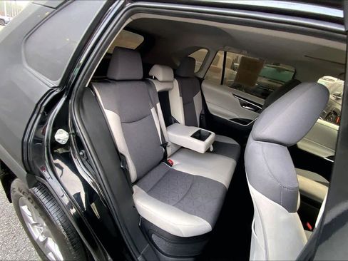 Used 2024 Toyota RAV4 XLE w/ Convenience Package image 19