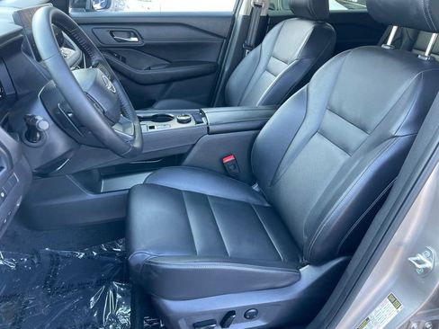 Certified 2025 Nissan Rogue SL AWD/4WD image 6