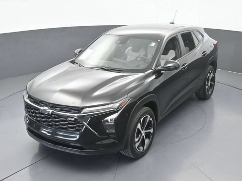 Used 2025 Chevrolet Trax RS w/ Driver Confidence Package FWD image 41