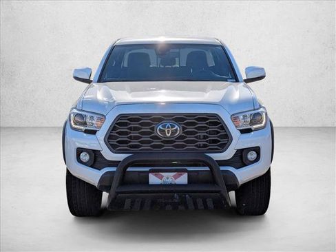 Used 2020 Toyota Tacoma TRD Off-Road image 2