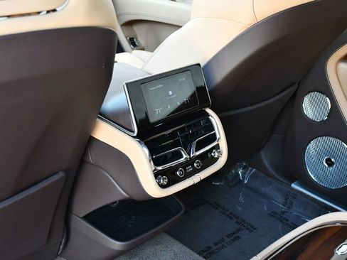 Used 2023 Bentley Bentayga Extended Wheelbase AWD/4WD image 62