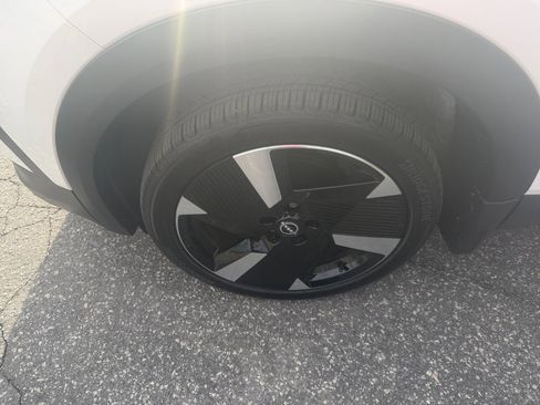 Used 2025 Nissan Kicks SR image 31