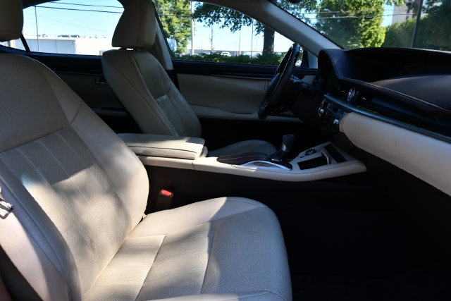 Used 2017 Lexus ES 350 w/ Luxury Package FWD image 28