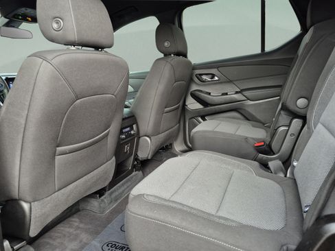 Used 2023 Chevrolet Traverse LT FWD image 16
