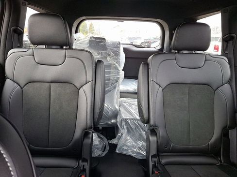 New 2025 Jeep Grand Cherokee L Altitude image 14