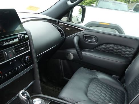 Used 2023 INFINITI QX80 Sensory w/ All-Season Package AWD/4WD image 28