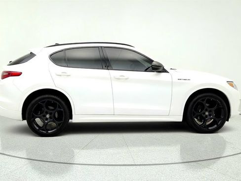 Used 2023 Alfa Romeo Stelvio Estrema AWD/4WD image 4