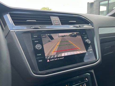 Certified 2023 Volkswagen Tiguan SE R-Line FWD image 22