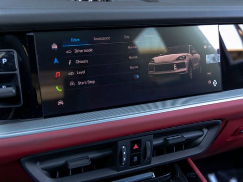 New 2026 Porsche Cayenne S image 35