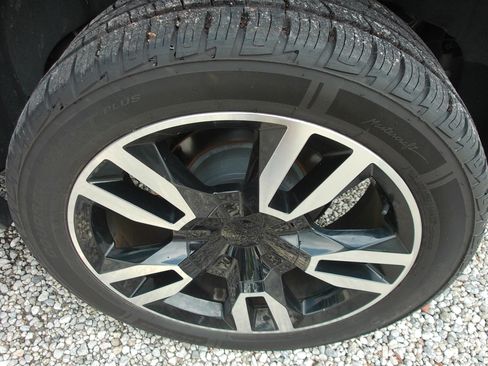 Used 2018 Chevrolet Tahoe LT w/ Luxury Package RWD image 52