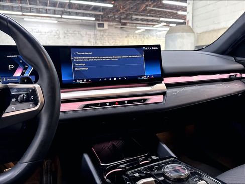 Used 2024 BMW 540i xDrive w/ M Sport Package AWD/4WD image 9