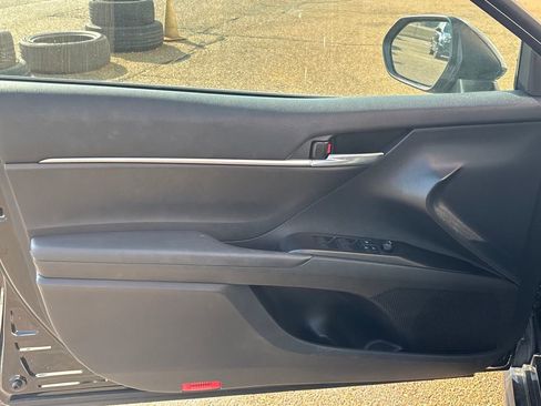 Used 2022 Toyota Camry SE image 5