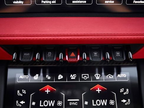 Used 2025 Lamborghini Urus Performante AWD/4WD image 70