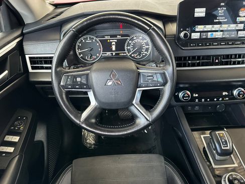 Used 2024 Mitsubishi Outlander SE FWD image 17