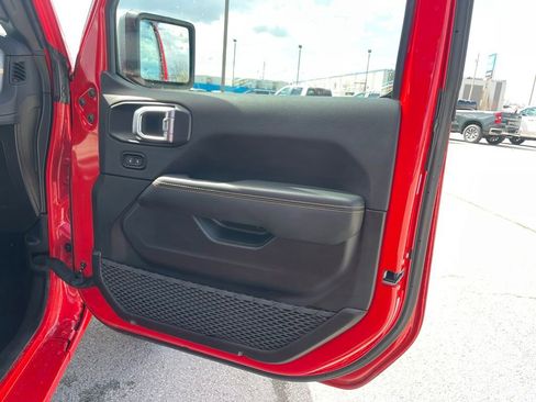 Used 2025 Jeep Wrangler Unlimited Sahara w/ Safety Group image 20