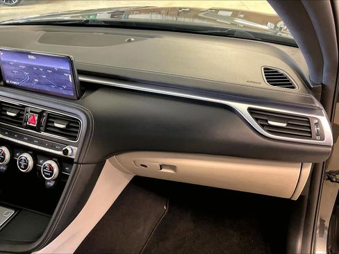 Used 2022 Genesis G70 2.0T image 18