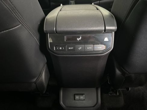Used 2024 Toyota Highlander XLE AWD/4WD image 26