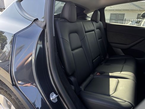 Used 2024 Tesla Model Y Long Range image 34