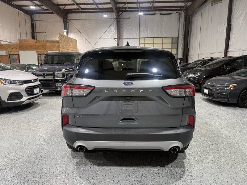 Used 2022 Ford Escape SE FWD image 4