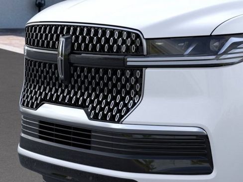 New 2026 Lincoln Navigator L Reserve AWD/4WD image 17
