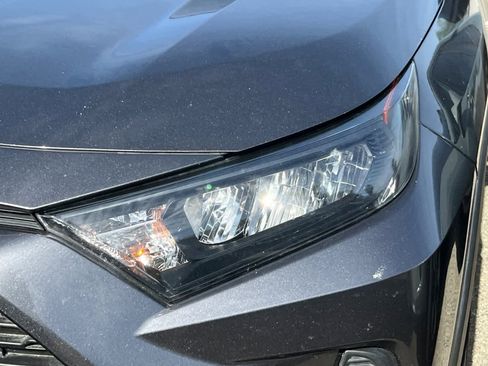 Used 2021 Toyota RAV4 LE AWD/4WD image 11