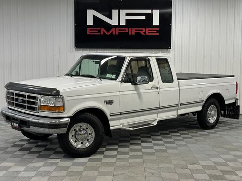 Used 1996 Ford F250 2WD SuperCab image 1