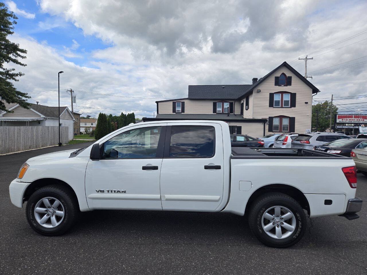 Used 2012 Nissan Titan SV w/ SV Premium Utility Pkg AWD/4WD image 9