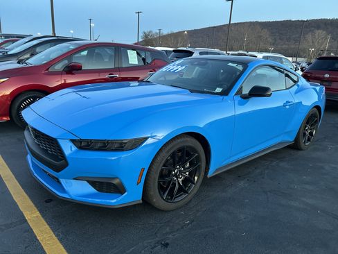 Used 2024 Ford Mustang Premium image 4