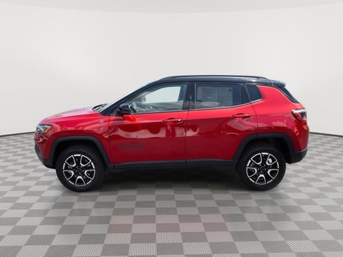 Used 2025 Jeep Compass Trailhawk AWD/4WD image 8